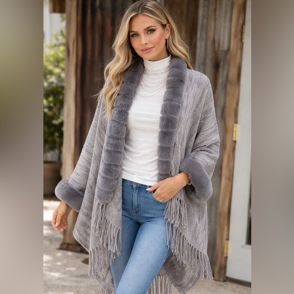 ❤️SHEIN Faux fur Trim knit shawl/ poncho- one size - Picture 2 of 7